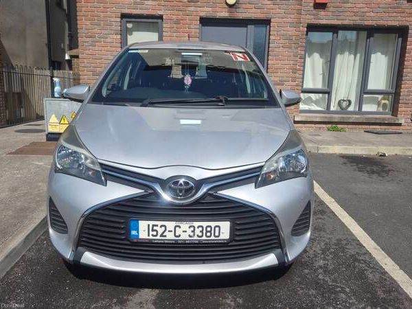Toyota Yaris Hatchback, Petrol, 2015, Silver