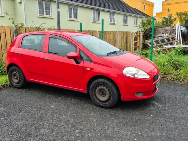 Fiat Punto Hatchback, Petrol, 2011, Red