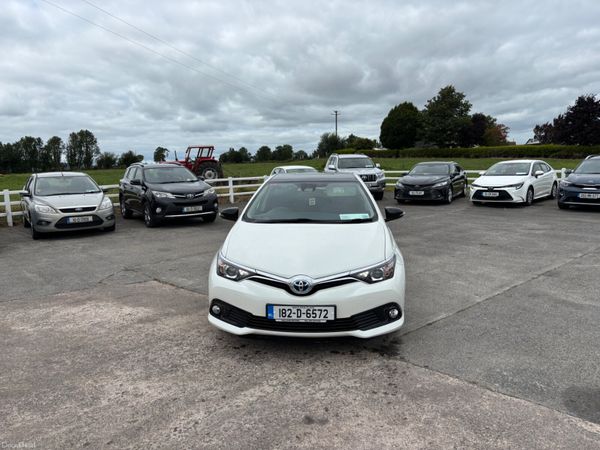 Toyota Auris MPV, Petrol Hybrid, 2018, White