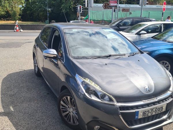 Peugeot 208 Hatchback, Petrol, 2016, Grey