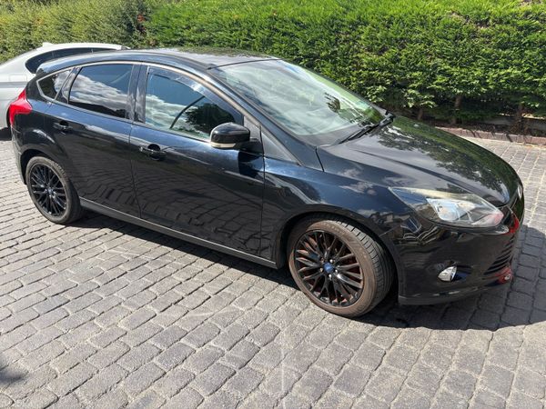 Ford Focus Hatchback, Petrol, 2013, Black