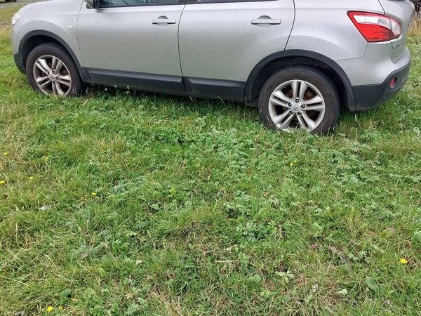 Nissan Qashqai Hatchback, Diesel, 2010, Silver