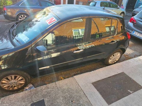 Renault Clio Hatchback, Petrol, 2010, Black