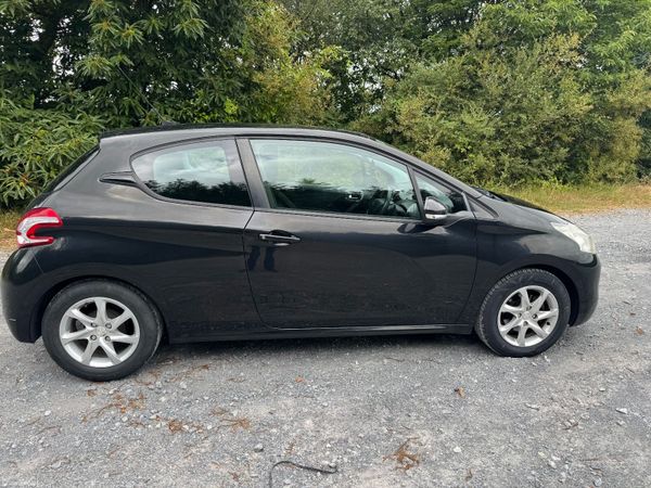 Peugeot 208 Hatchback, Petrol, 2013, Black