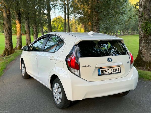 Toyota Aqua Hatchback, Petrol Hybrid, 2016, White
