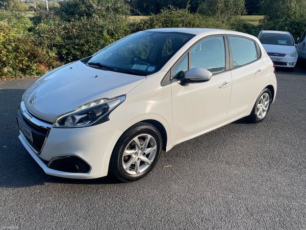 Peugeot 208 Hatchback, Petrol, 2017, White