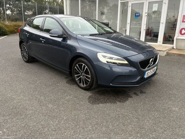 Volvo V40 Hatchback, Diesel, 2019, Blue