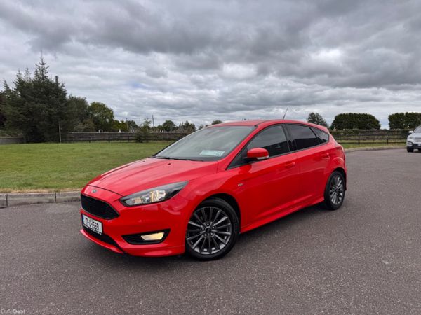 Ford Focus Hatchback, Diesel, 2017, Red