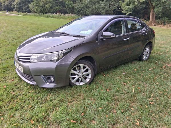 Toyota Corolla Saloon, Diesel, 2014, Grey