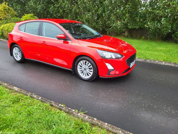 Ford Focus Hatchback, Diesel, 2021, Red