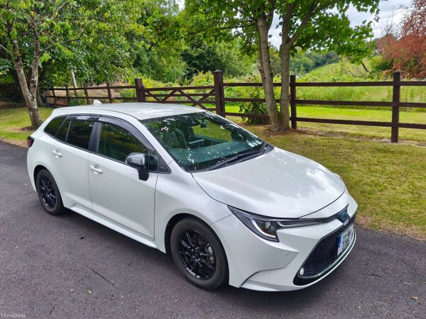 Toyota Corolla Estate, Petrol Hybrid, 2021, White