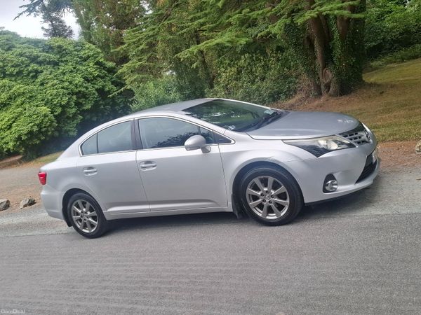 Toyota Avensis Saloon, Diesel, 2013, Silver
