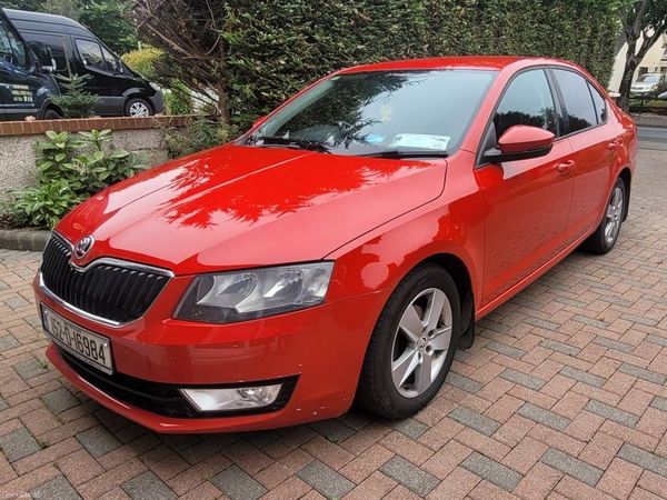 Skoda Octavia Saloon, Diesel, 2015, Red