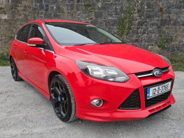 Ford Focus Hatchback, Diesel, 2012, Red