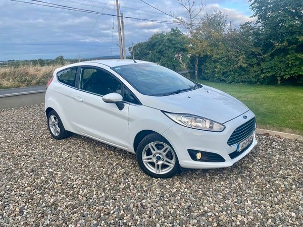 Ford Fiesta Hatchback, Petrol, 2014, White