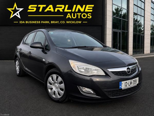 Opel Astra Hatchback, Petrol, 2012, Black