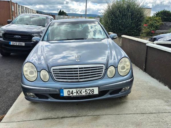 Mercedes-Benz E-Class Saloon, Petrol, 2004, Blue