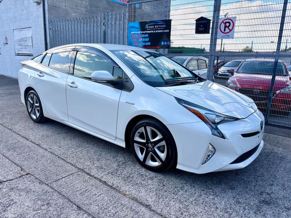 Toyota Prius Saloon, Petrol Hybrid, 2016, White