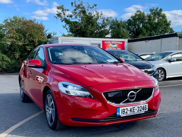 Volvo V40 Hatchback, Diesel, 2018, Red