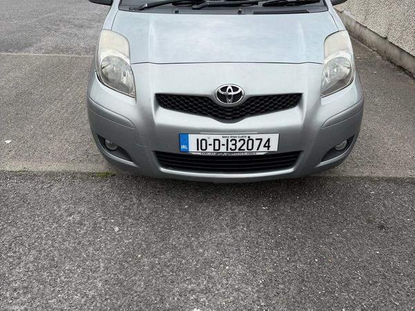 Toyota Yaris Hatchback, Petrol, 2010, Silver