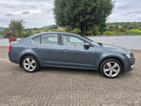 Skoda Octavia Saloon, Petrol, 2016, Grey