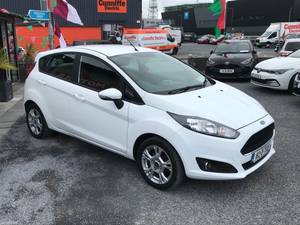 Ford Fiesta Hatchback, Petrol, 2016, White