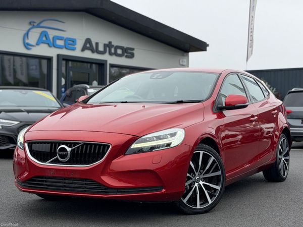 Volvo V40 Hatchback, Diesel, 2019, Red