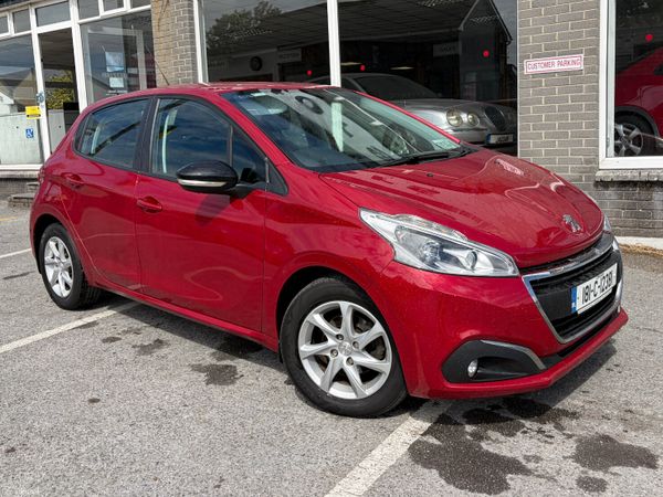 Peugeot 208 Hatchback, Diesel, 2018, Red