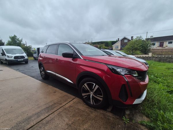 Peugeot 5008 MPV, Diesel, 2021, Red