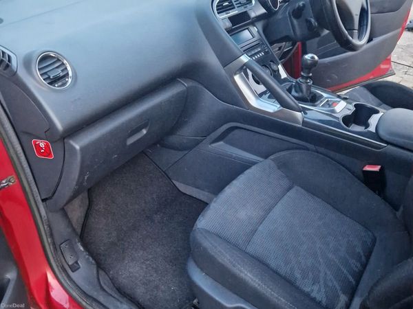 Peugeot 3008 MPV, Diesel, 2011, Red