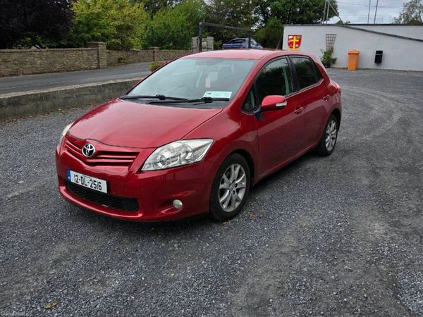 Toyota Auris Hatchback, Diesel, 2012, Red