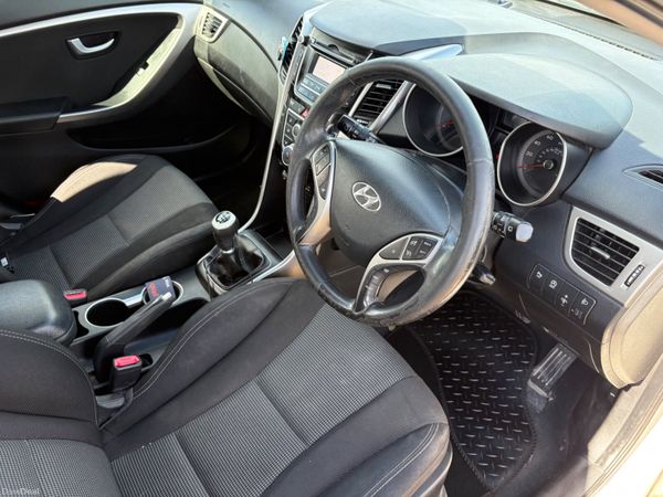 Hyundai i30 Hatchback, Diesel, 2012, White