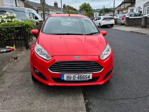 Ford Fiesta Hatchback, Petrol, 2015, Red