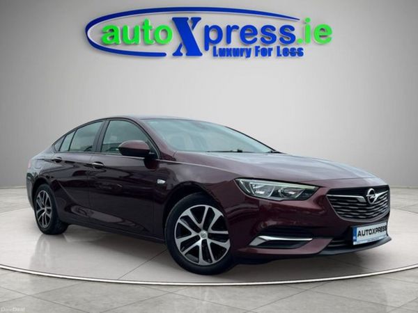 Opel Insignia Hatchback, Diesel, 2021, Red