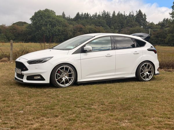 Ford Focus Hatchback, Diesel, 2015, White