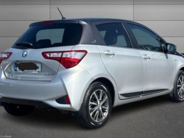 Toyota Yaris MPV, Petrol Hybrid, 2020, Grey