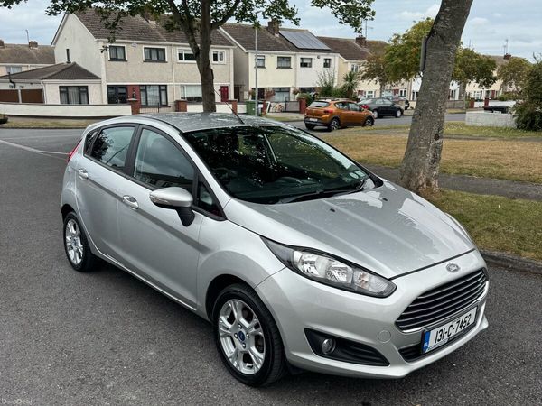 Ford Fiesta Hatchback, Petrol, 2013, Silver