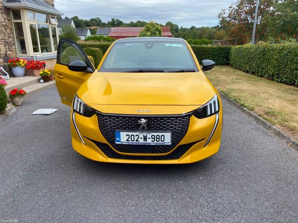 Peugeot 208 Hatchback, Petrol, 2020, Yellow