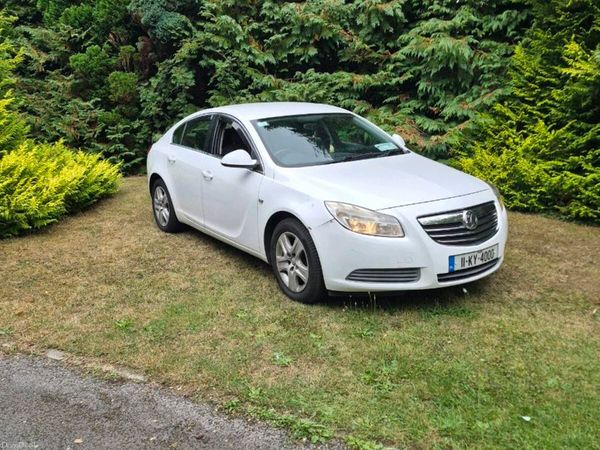 Vauxhall Insignia Hatchback, Diesel, 2011, White