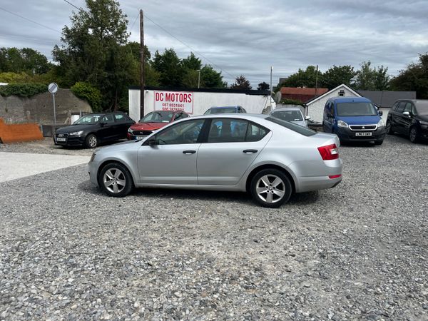 Skoda Octavia Saloon, Diesel, 2015, Silver