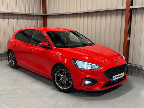 Ford Focus Hatchback, Diesel, 2020, Red