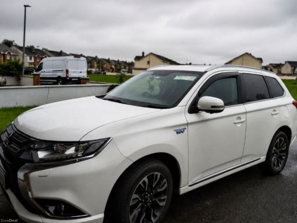 Mitsubishi Outlander SUV, Petrol Plug-in Hybrid, 2017, White