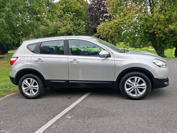 Nissan Qashqai Hatchback, Diesel, 2013, Silver