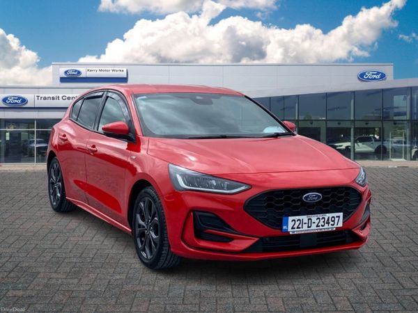 Ford Focus Hatchback, Petrol, 2022, Red