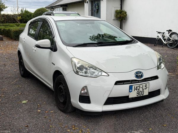 Toyota Aqua Hatchback, Petrol Hybrid, 2014, White