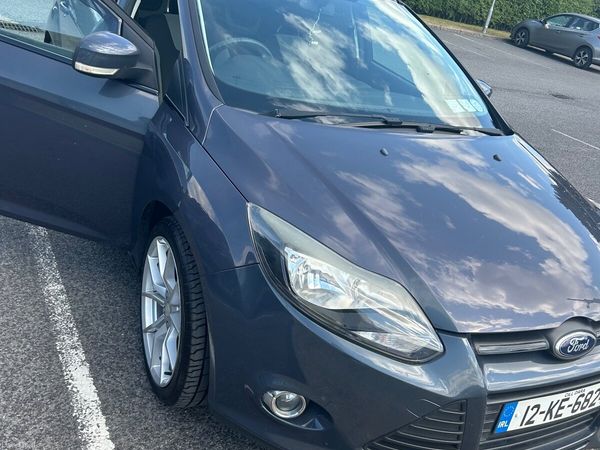 Ford Focus Hatchback, Petrol, 2012, Grey