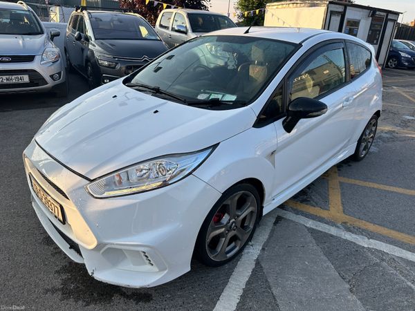 Ford Fiesta Hatchback, Petrol, 2013, White