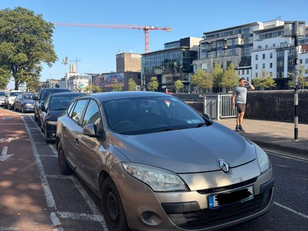 Renault Megane Estate, Diesel, 2010, Gold