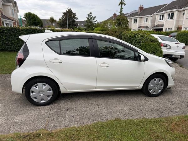 Toyota Aqua Hatchback, Petrol Hybrid, 2021, White
