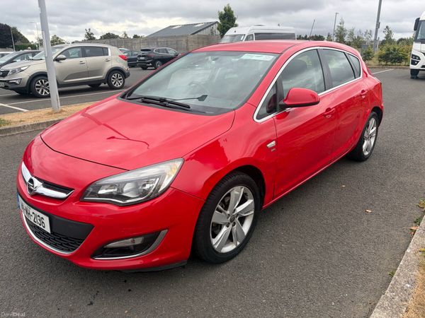 Opel Astra MPV, Petrol, 2014, Red